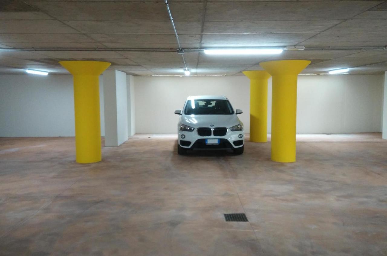ルッカCharme Con Parcheggioアパートメント エクステリア 写真